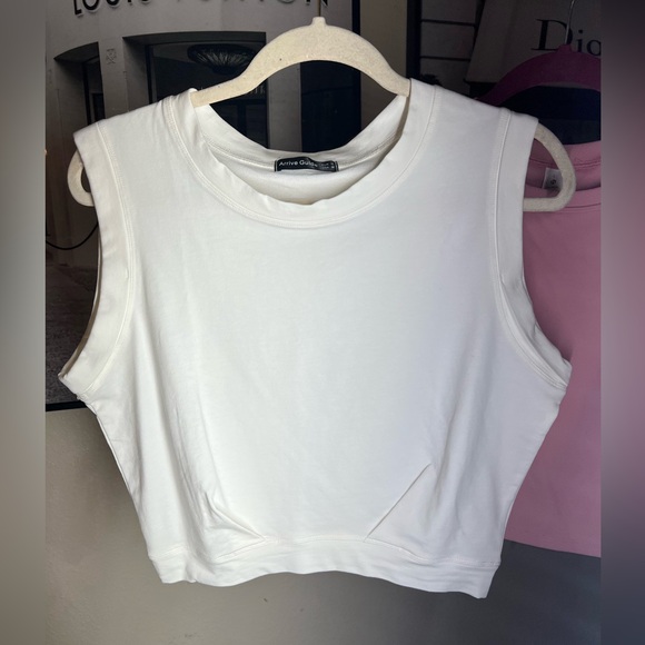 3 Crop top bundle - Picture 4 of 7